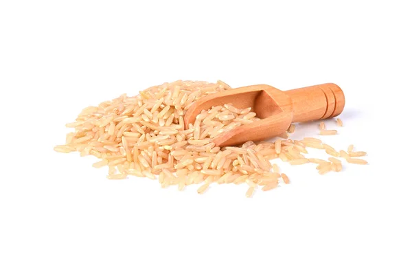 Hromada Hnědé Rýže Dřevěnou Lopatkou Izolované Bílém Pozadí — Stock fotografie