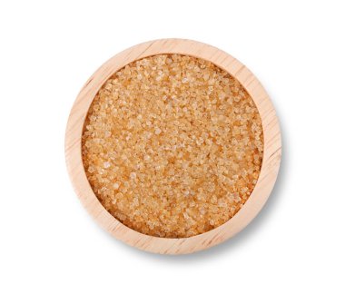 Tahta kasedeki kahverengi kamış şekeri beyaz arka planda izole edilmiş. en üstteki görünüm