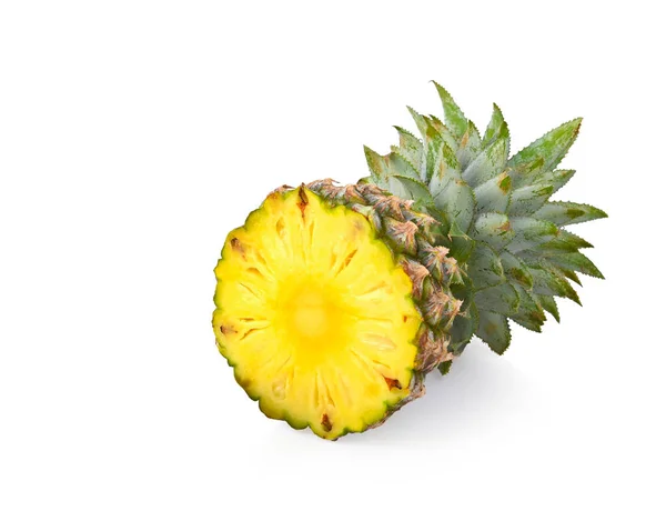 Helft Van Ananas Ananasschijfje Geïsoleerd Witte Achtergrond Ananas Met Bladeren — Stockfoto