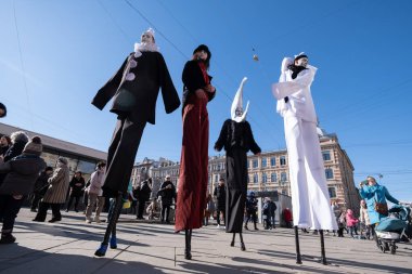 Palyaçoların geçit töreni ve sokak konseri 1 Nisan 'da