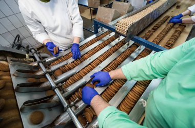 çok tatlı pasta yemek fabrikası büyük üretim
