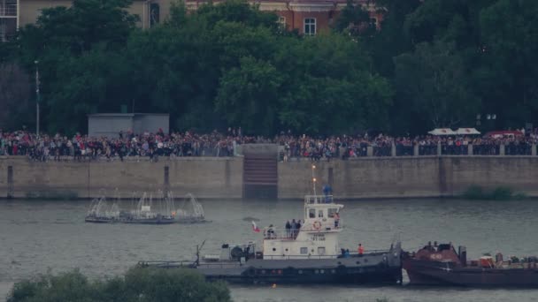 Uferböschung des Ob — Stockvideo