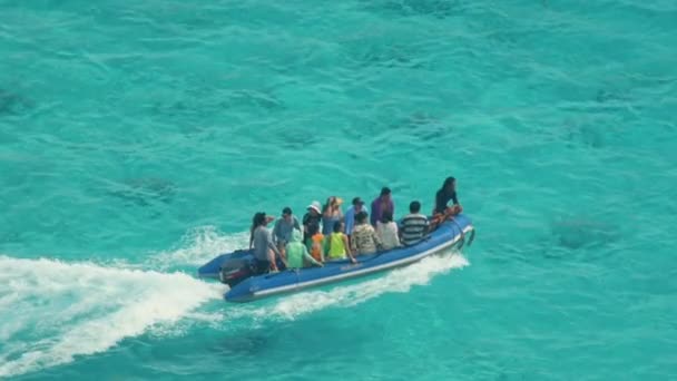 Turystów w ponton — Wideo stockowe