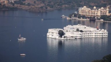 Pichola gölünden Udaipur 'a