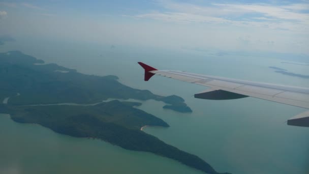 Vackert landskap från flygplansfönstret — Stockvideo