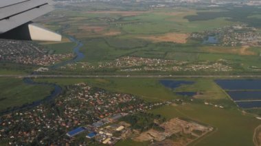 İniş yapan uçağın hava görüntüsü