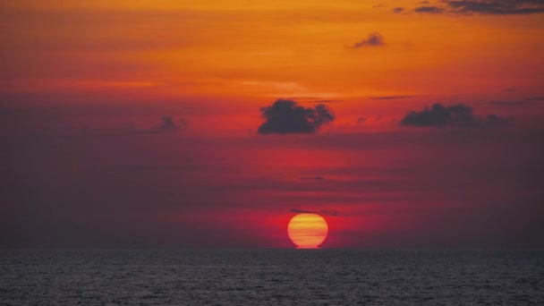 Paisagem do pôr do sol na ilha de Phuket — Vídeo de Stock
