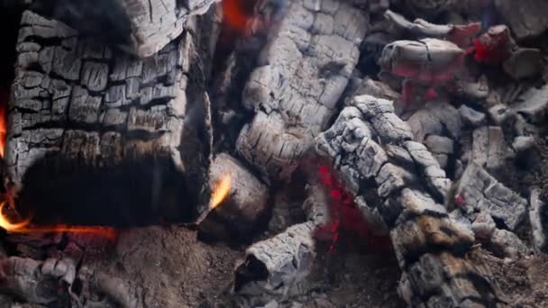 Carvões queimados para grelhar — Vídeo de Stock