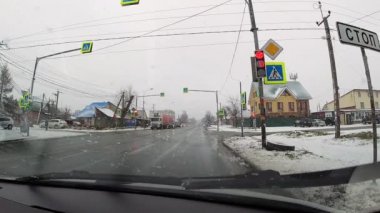 Yollarda ıslak kar, sonbahar