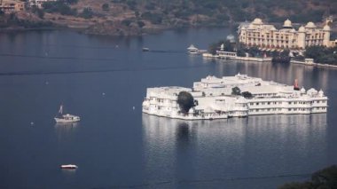 Pichola gölünden Udaipur 'a