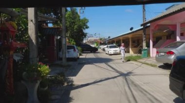 Phuket yolu, Tuk-tuk motosikletinin manzarası.
