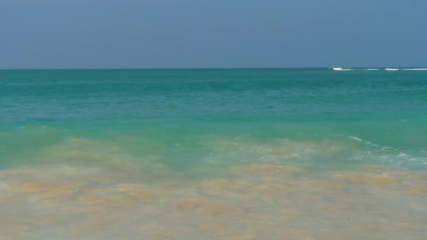 Όμορφο κύμα στην παραλία Μάι Κάο — Αρχείο Βίντεο