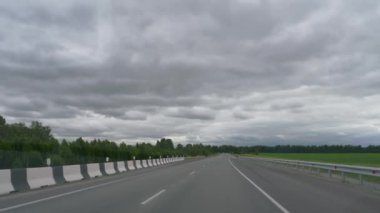 Şehrin dışındaki POV yolu.