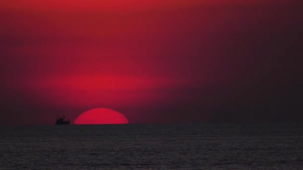 The sun went down over the horizon — Video Stock