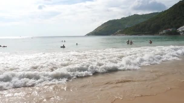 Tourist beach in Phuket — Stock Video