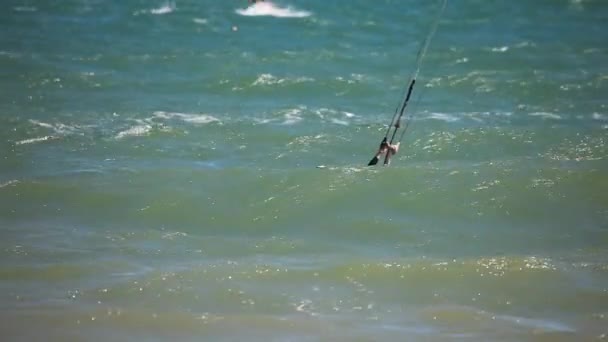 Sporty wodne aktywne Kitesurfing — Wideo stockowe
