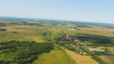 Yeşil alanın üzerinden uç.