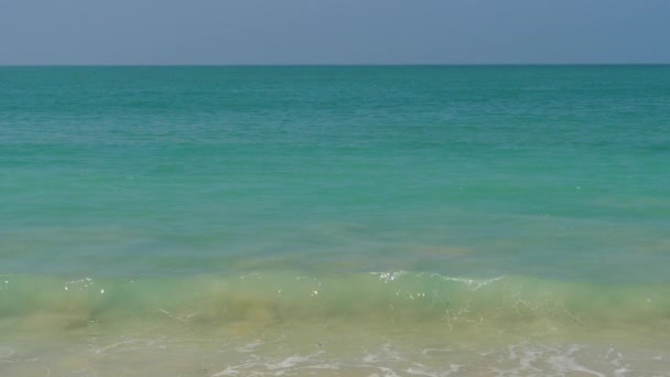 Мбаппе на пляже Кхао — стоковое видео