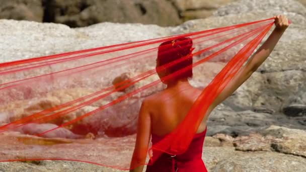 Noiva asiática em vestido vermelho — Vídeo de Stock