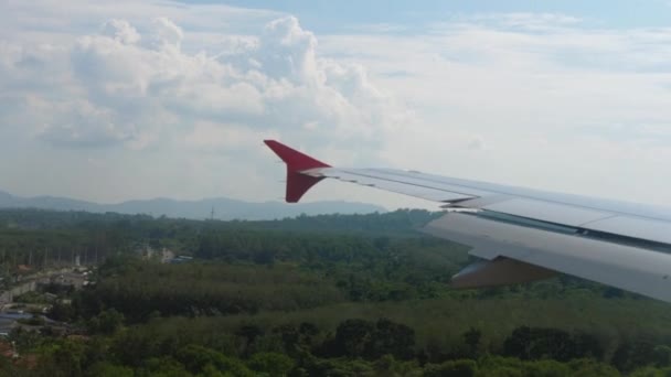 Vista aerea dall'aeroplano discendente — Video Stock