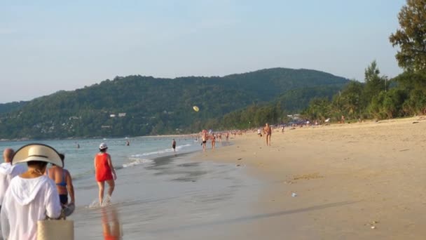 Stranden Karon på ön Phuket — Stockvideo