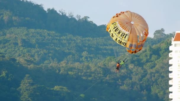 Parasailing extrem sport — Stockvideo