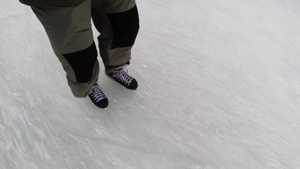 Man ice skating in winter — Stock Video