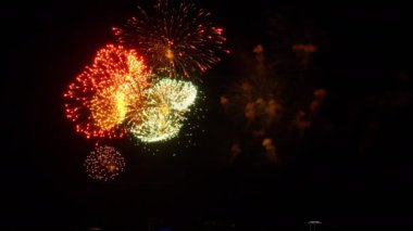 Victoria Günü 'nde havai fişeklerle dolu