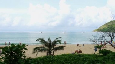 Phuket 'teki Nai Harn plajı.