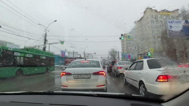 Vista desde el coche POV a la carretera — Vídeos de Stock