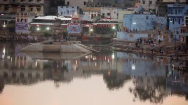 Pushkar Gölü 'nde dini tören