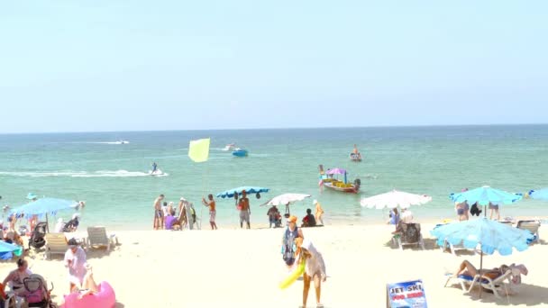 Туристичний пляж — стокове відео