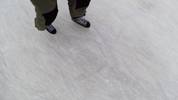 Vista de POV patinaje sobre hielo — Vídeo de stock