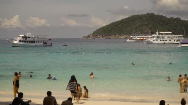 Tropik ada, turizm sezonu — Stok video