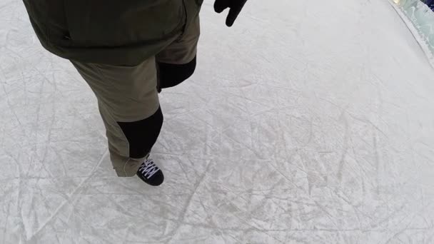 Person ice skating in winter — Stock video