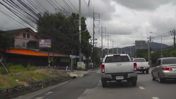 Tayland sokakları, araba trafiği — Stok video