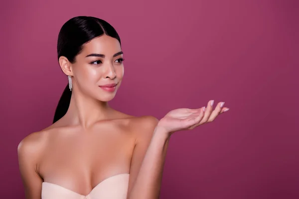 Portrait Lovely Lady Demonstrate New Skin Body Care Treatment Pink — Stockfoto