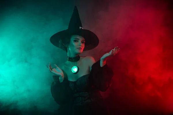 Foto Stupefacente Paura Signora Malefica Personaggio Finzione Fare Incantesimi Con — Foto Stock