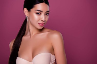 Vogue festivalinde paparazzilere poz veren rüya kadının yakın plan fotoğrafı..