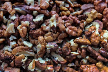 Soyulmuş ceviz arkaplanı. Bir sürü soyulmuş ceviz. Çiğ fındık