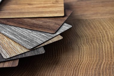 Ahşap kaplama tahta. Mobilya tasarımı için. Ahşap arka planda fotokopi alanı var. İç tasarım ve dekorasyonda kullanılacak renk aralığını gösteren renk rehberi, tasarımcılar için