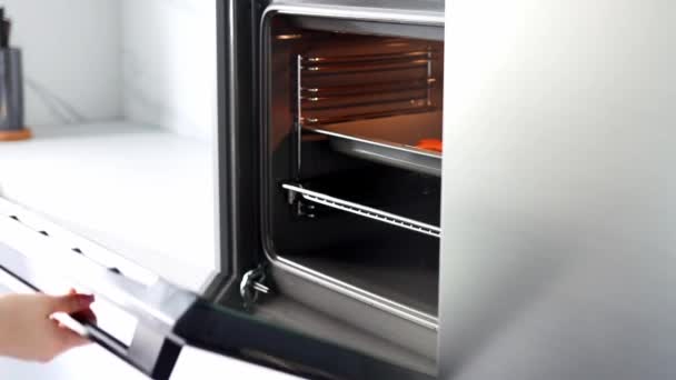 Woman Hands Open Oven Pull Baking Sheet Out Oven Slow — Video Stock