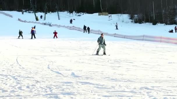 Carpathians Ukraine February 2022 People Ski Snow Slope Winter Ski — Vídeo de Stock