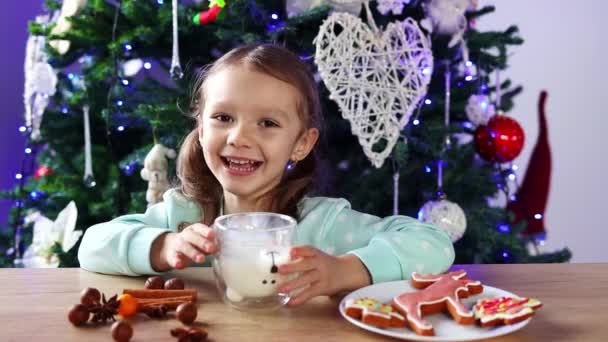 Little Curly Girl Drinks Milk Glass Shape Bear Laughs Cheerfully — Wideo stockowe