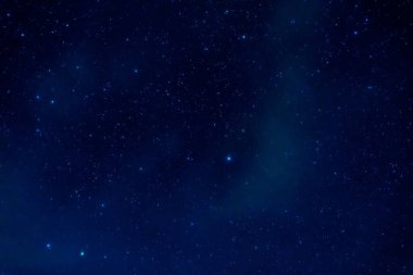 Yıldızlı gökyüzü, birçok yıldız ve Samanyolu. Galaksilerle birlikte evrenin astrofotoğrafçılığı