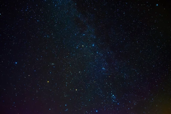 Млечный Путь в звездном небе с туманностями и галактиками. фон со звездами и пространством — стоковое фото