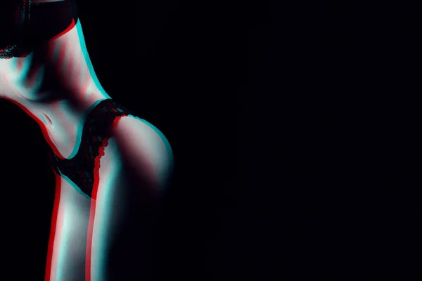 Mooi sexy vrouwelijk lichaam met een sportieve figuur in ondergoed. Vrouwelijk slank silhouet. Zwart-wit met 3D glitch virtual reality effect — Stockfoto