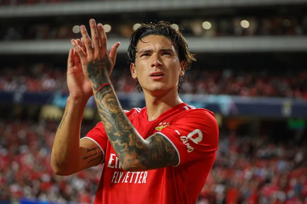 UEFA Şampiyonlar Ligi - SL Benfica - Barcelona - 29.09.2021 - Darwin Nunez, FC Barcelona karşısında iki gol attıktan sonra kalabalık tarafından alkışlandı