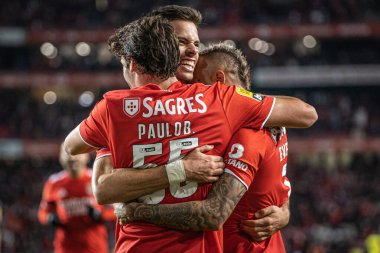 Liga BWIN - SL Benfica - SC Braga - 07.11.21 - Weigl ve Paulo Bernardo Everton 'ın golünü kutluyorlar