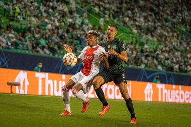 UEFA Şampiyonlar Ligi - Sporting CP - Ajax - 15.09.2021 - David Neres Zuoahir Feddal ile top için mücadele ediyor 